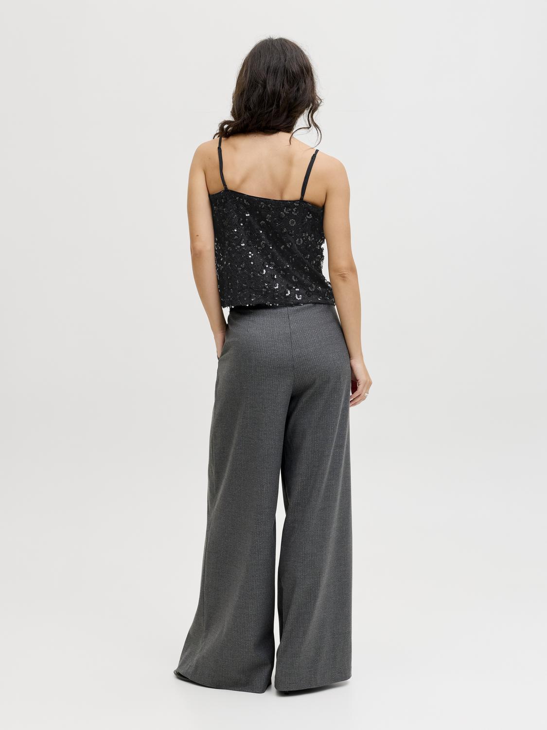 model_shot-back